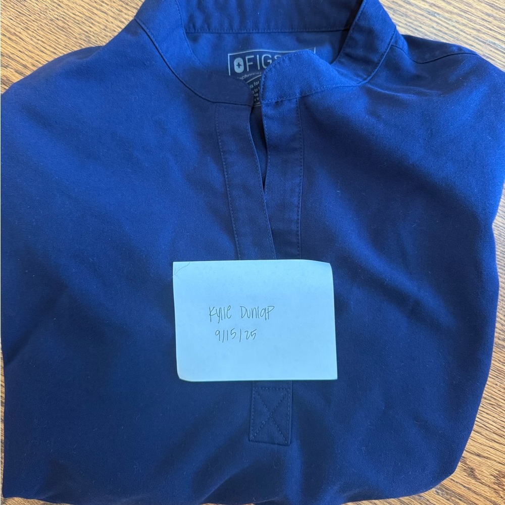 Navy Figs Rafaela Scrub top size M